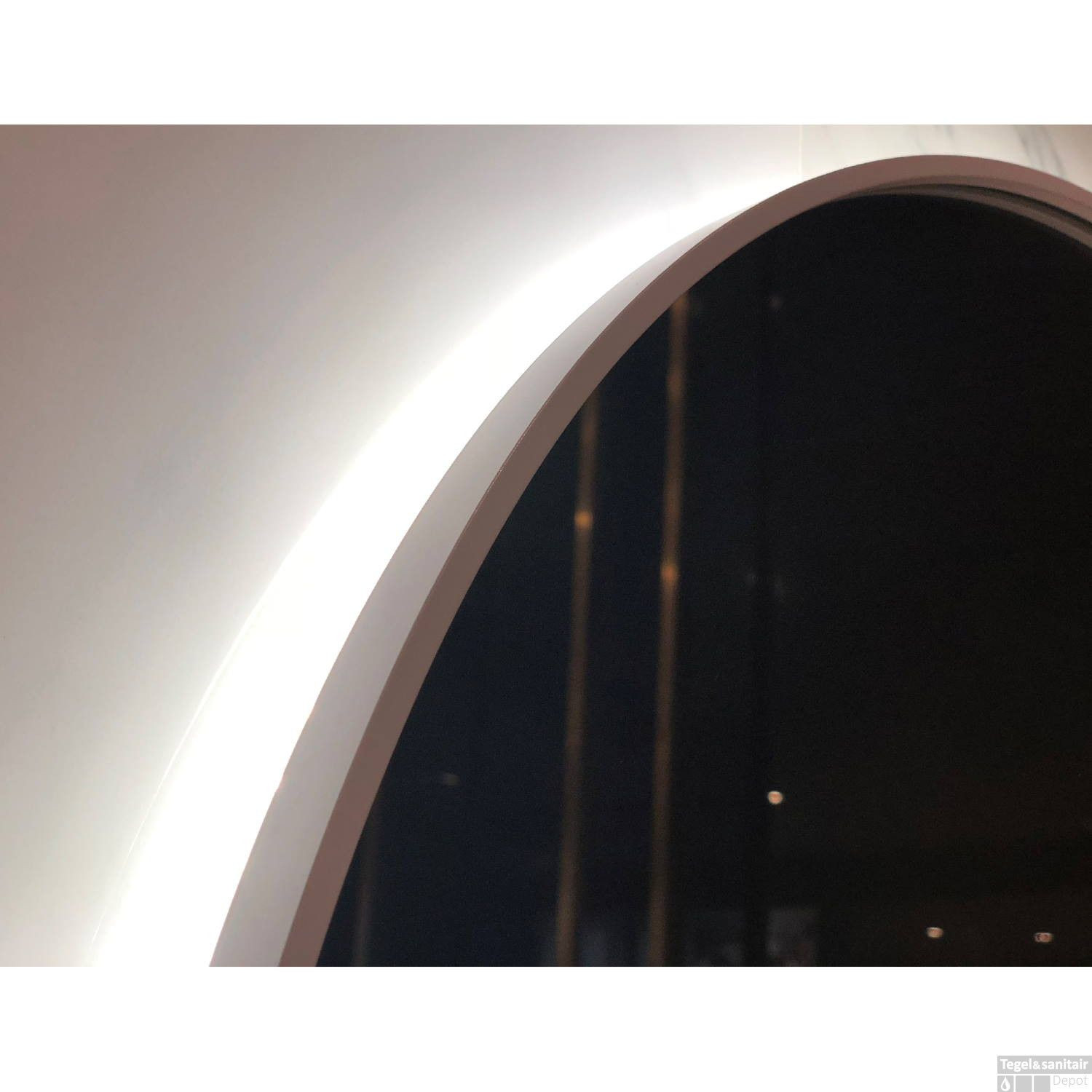 https://www.tegelensanitairmagazijn.nl/72785/badkamerspiegel-best-design-venetie-white-led-verlichting-60x60-cm-rond-mat-wit.jpg
